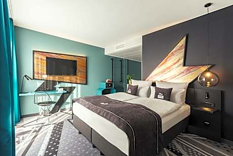Standard Queen Room - Top Floor