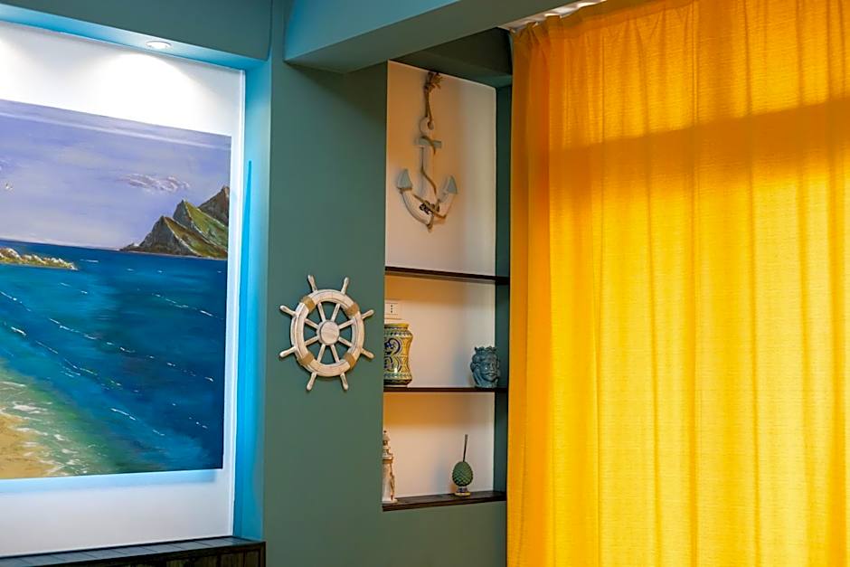 PalerMonAmour Art Gallery Suite