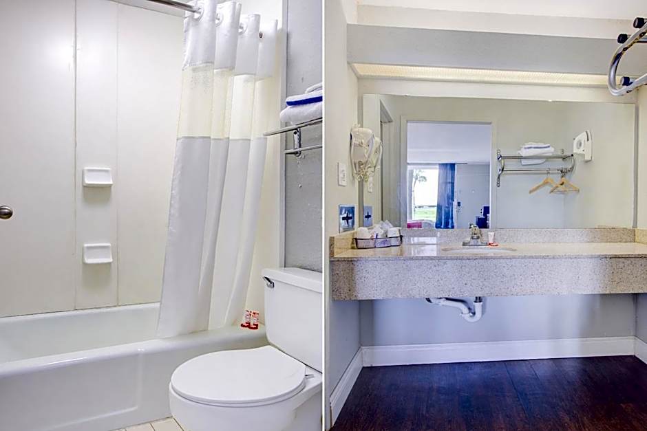 OYO Hotel Dundee By Crystal Lake