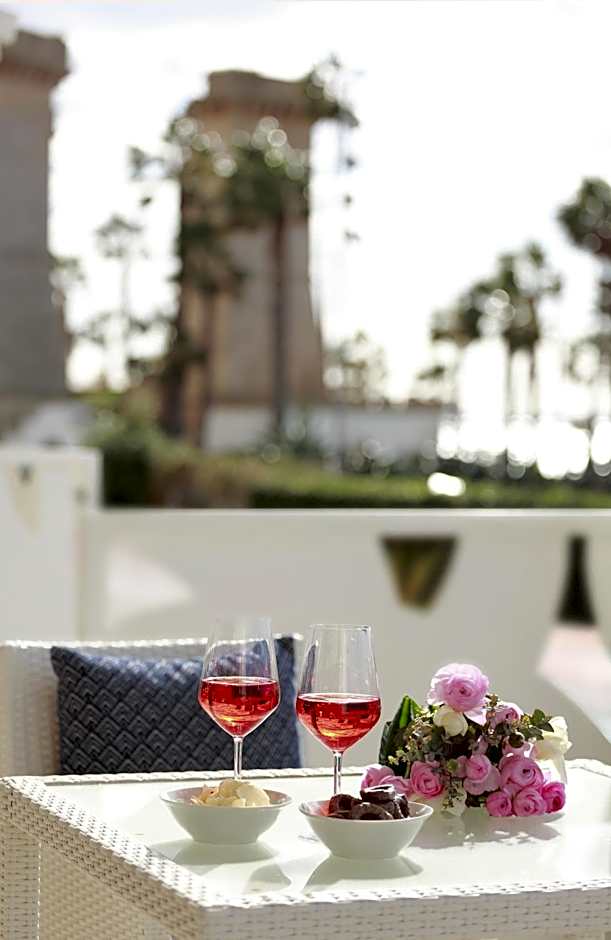 Piccadilly Rooms Restaurant and Beach