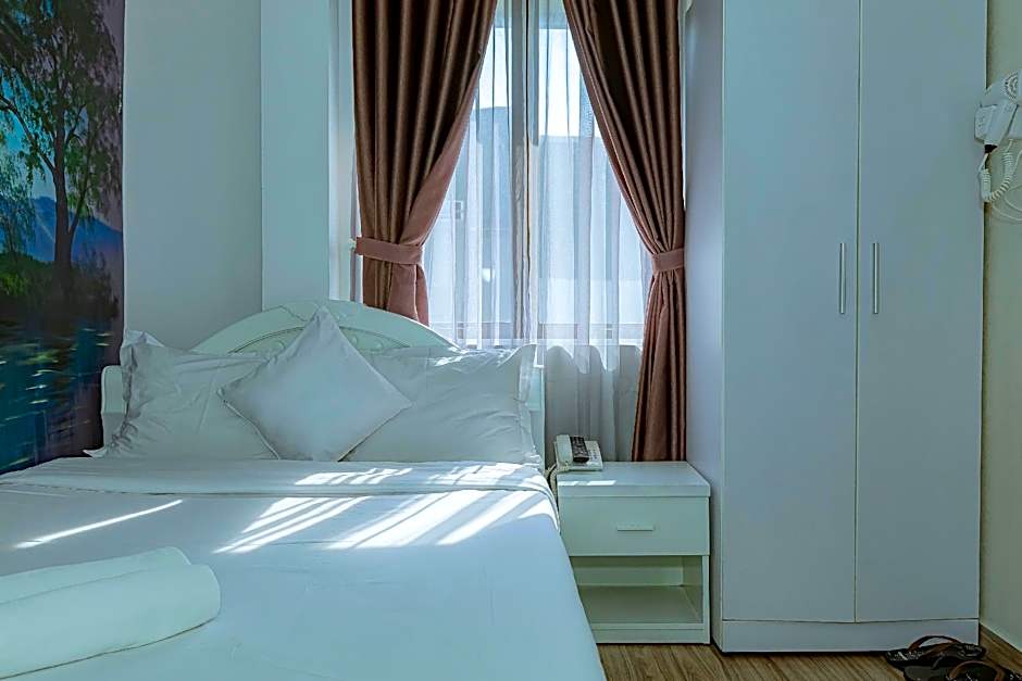 Ken's Backpackers Hotel