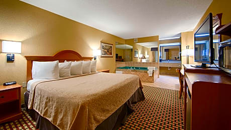 1 King Bed, Smoking Room, High Speed Internet Access, Jacuzzi, Microwave And Refrigerator, Coffee Ma