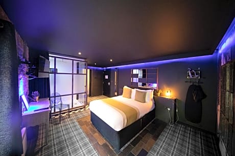 Deluxe Double Room with Street View