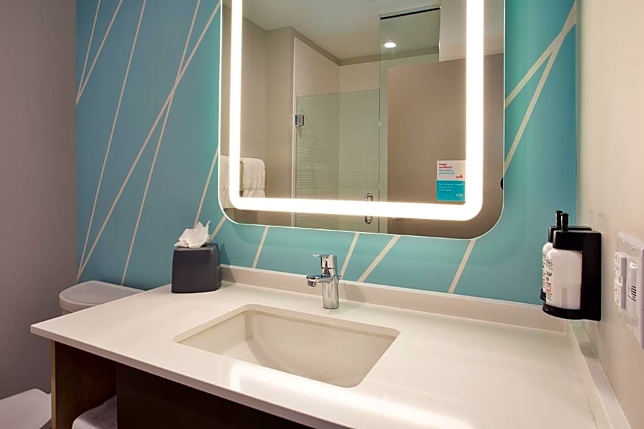 avid hotels - Detroit - Warren By IHG