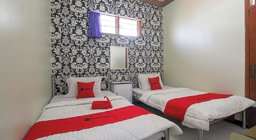 RedDoorz near Sarangan Lake