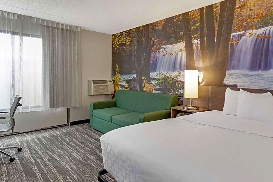 Clarion Pointe Near Erie Casino