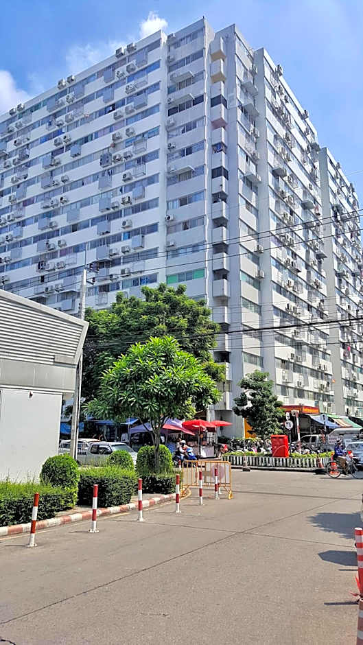 Popular Condo by Jintana