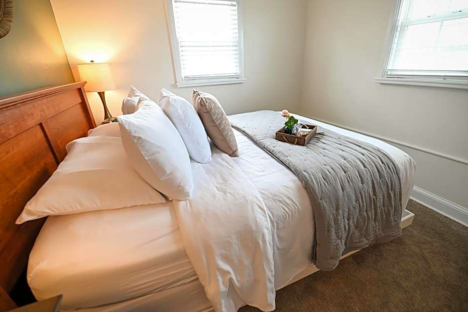 The Lakehouse Inn Geneva