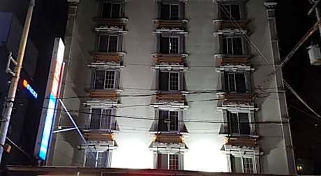 Plus Motel