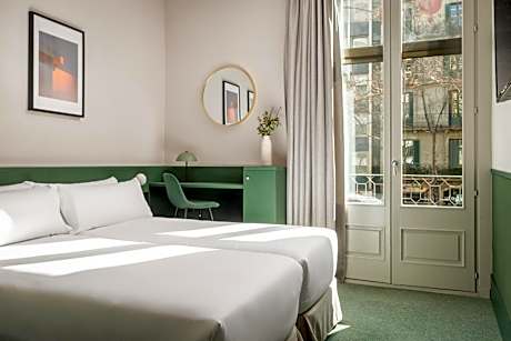 Twin Room with City View