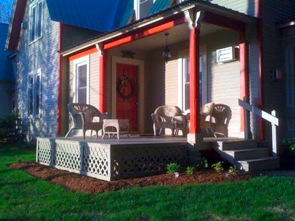 Red Elephant Inn Bed And Breakfast