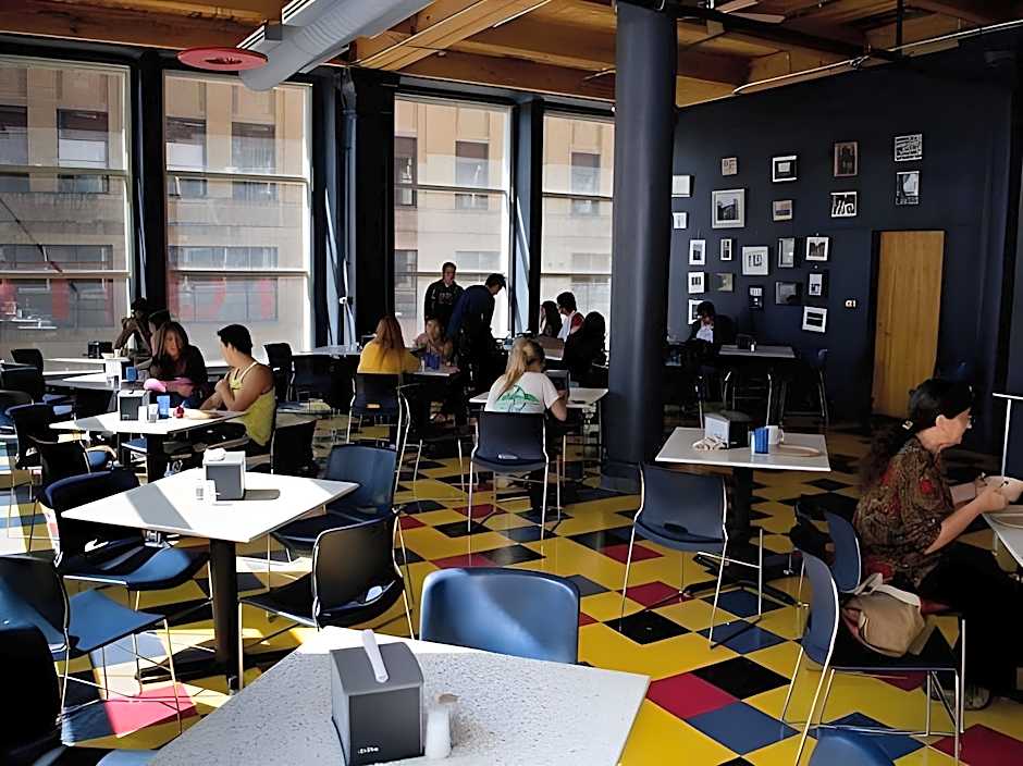 HI Chicago Hostel