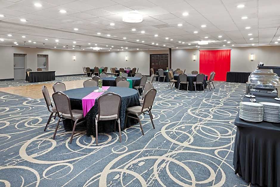 Holiday Inn Chicago Oakbrook by IHG