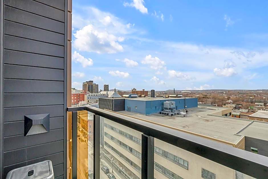 Initial-Matisse- Quebec-parking and pool