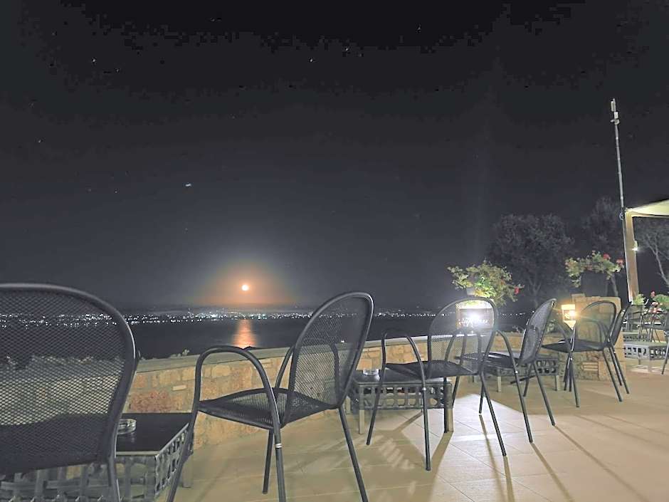 Orizontes View Hotel