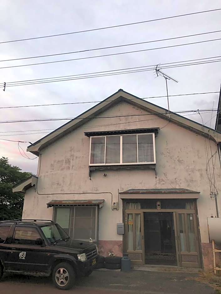 日本一しょぼいゲストハウス ウタラといかん Poor and Shabby GuestHouse "UtaraToikan"
