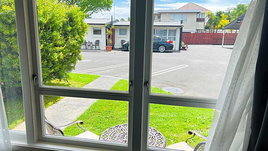 18th Avenue Thermal Motel