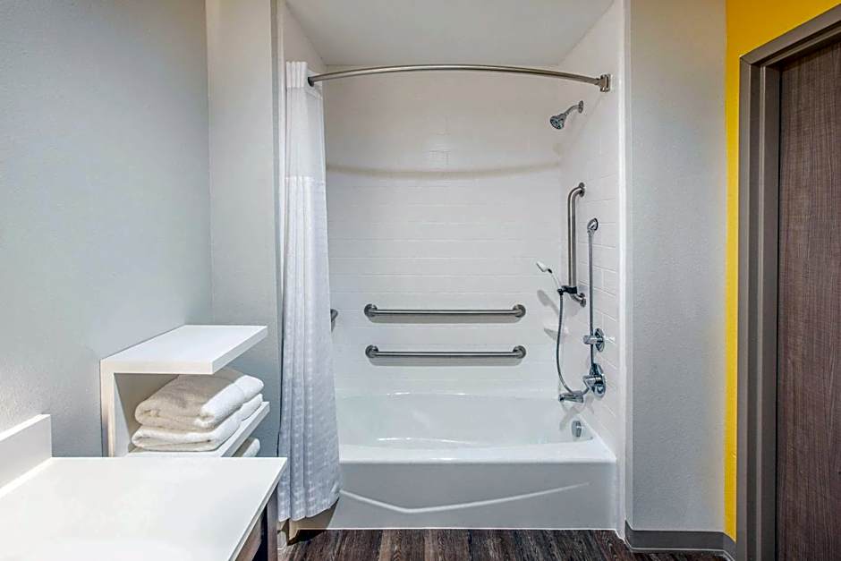 La Quinta Inn & Suites by Wyndham Dallas - Duncanville