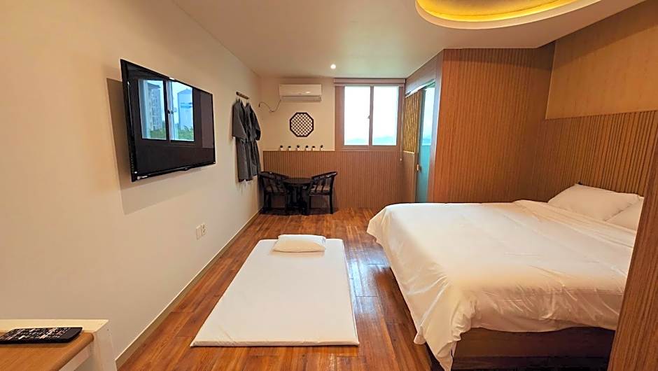 Gyeongju Hotel Check-in Bulguk