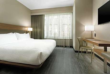 King Room with Roll-in Shower - Mobility and Hearing Accessible
