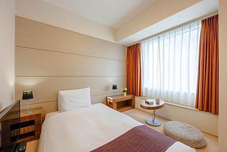 Single Room with Wooden Floor - Non-Smoking