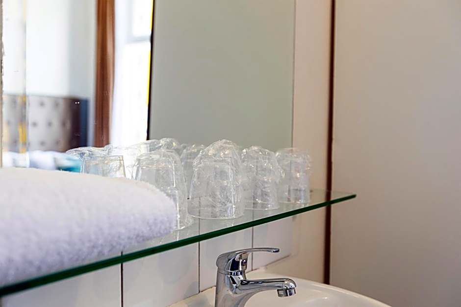 Quentin Arrive Hotel