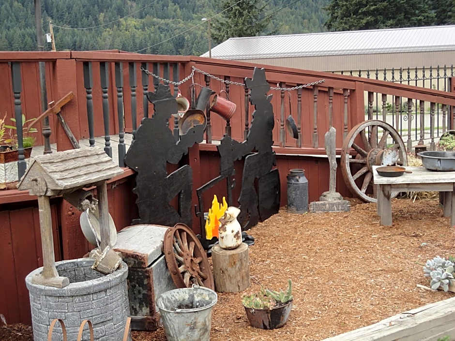 Old Towne Inne Chuckwagon Bar & Grill