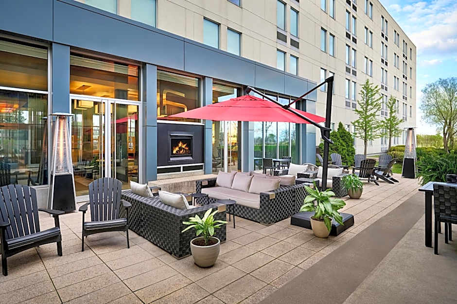 Aloft Montreal Airport