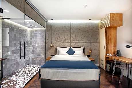 One Luxury Suites