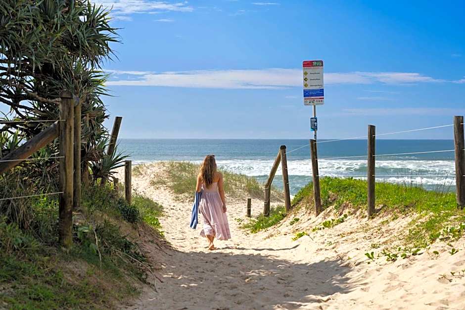 Absolute Beachfront Marcoola - Private Pool - Private Spa Bath - Games