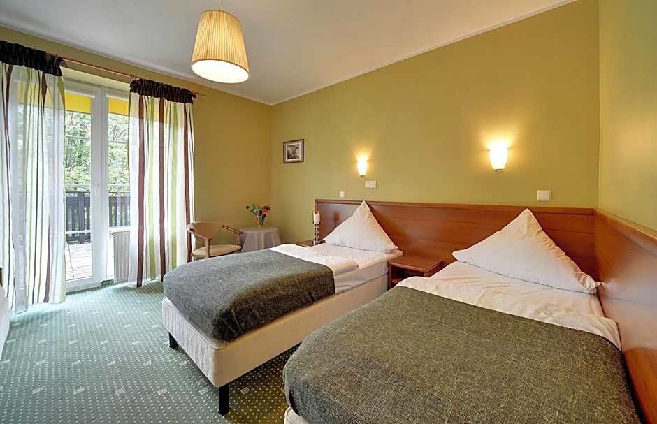 Hotel Belweder - przy hotelu Golebiewski