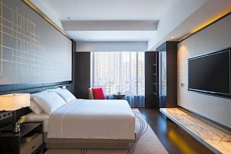 Deluxe Suite with Club Access