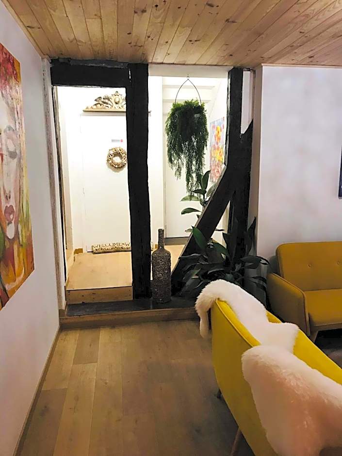 Hôte Labyrinthe lit 180 cm salle de bain, petit dej compris