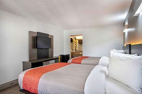 Deluxe Queen Room with Two Queen Beds - Non-Smoking
