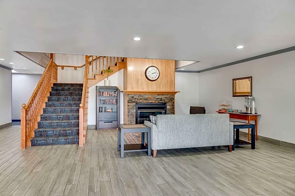 Country Inn & Suites by Radisson, Grand Rapids Airport, MI