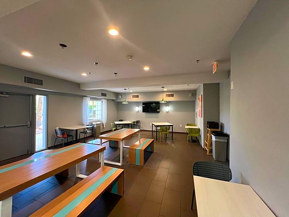 Spark by Hilton Glendale Phoenix North