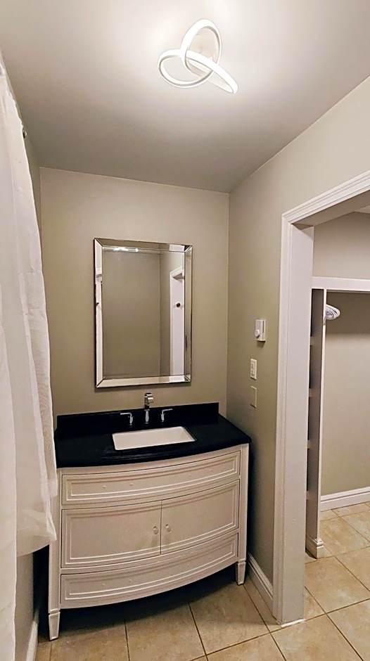 Fresh & Bright Private Suite