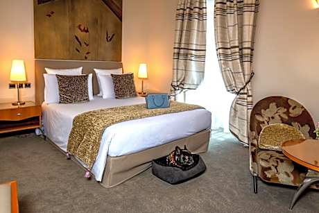 1 King Bed Non-Smoking Deluxe Room River View Wi-Fi Air-Conditioned Twin On Request