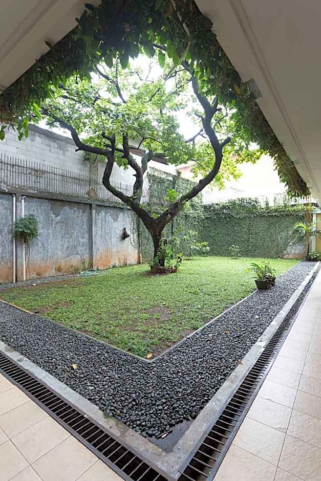 RedDoorz Plus near Cilandak Town Square 2