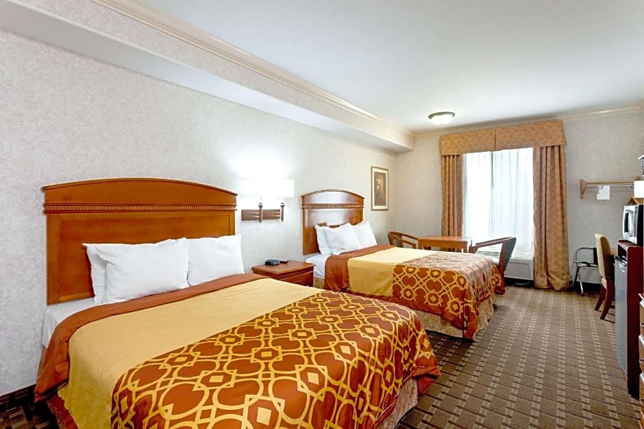 Howard Johnson Hotel & Suites by Wyndham Pico Rivera