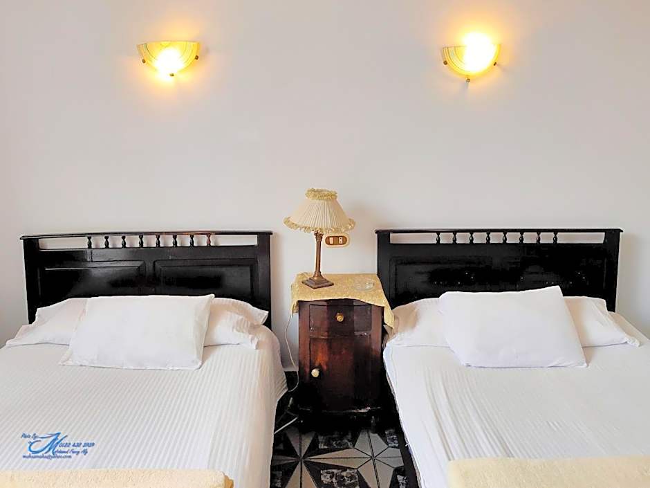 Triomphe Hostel