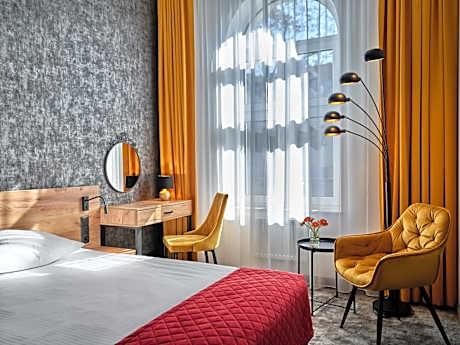 Queen Room
