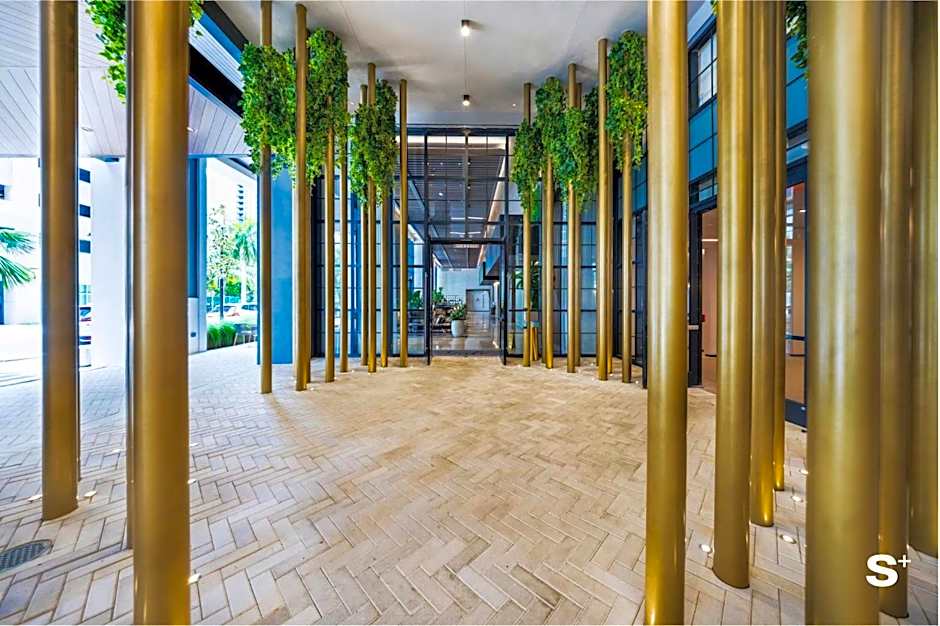 Modern Downtown 1BR with Amazing City Views