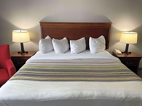 1 King Bed, Nonsmoking, Accessible