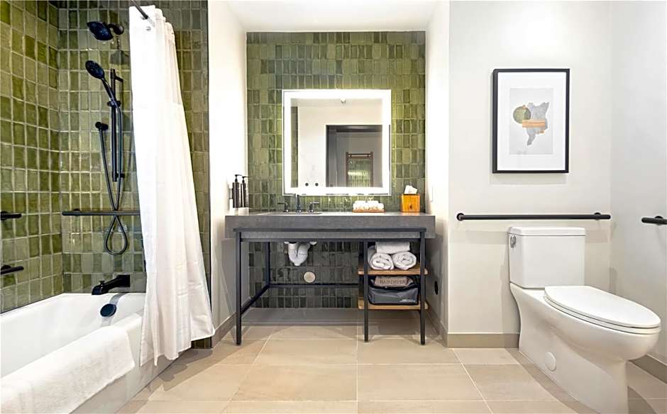 The Key Hotel Dubuque, Tapestry Collection by Hilton