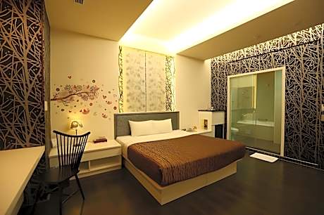 Deluxe Queen Bed with Breakfast