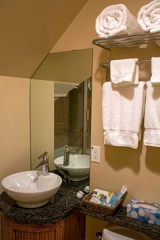 Genelle House B&B Guest House