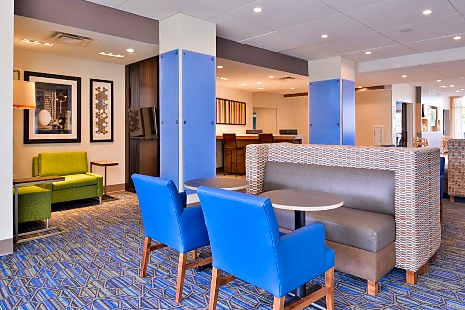 Holiday Inn Express and Suites - Mall of America - MSP Airport By IHG