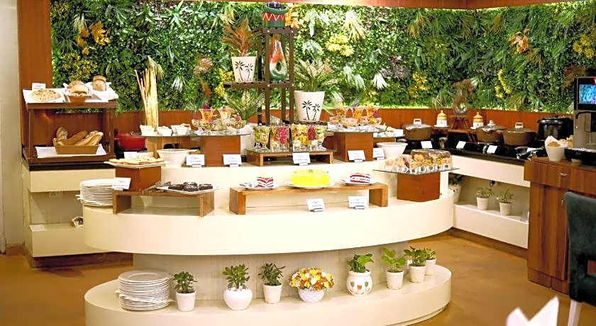 Sarovar Portico Naraina Hotel