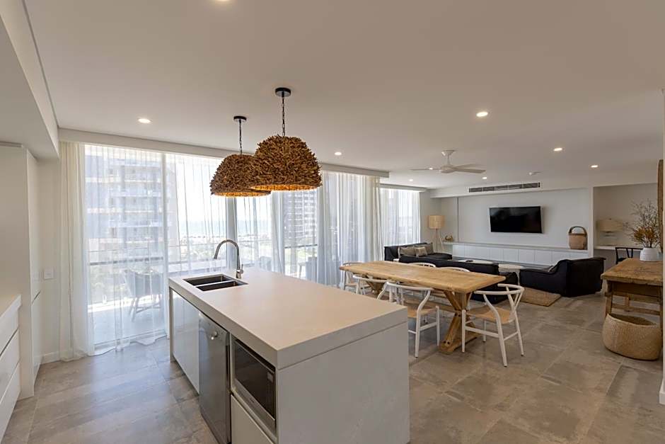 Astina Suites, Forster